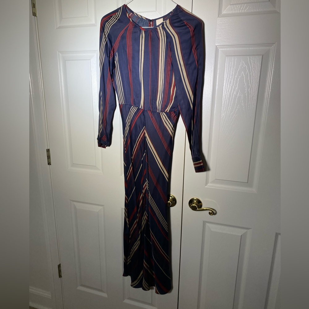 Long sleeve dress with sexy back opening